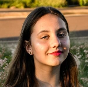 Daria Ahadi - Little Authors